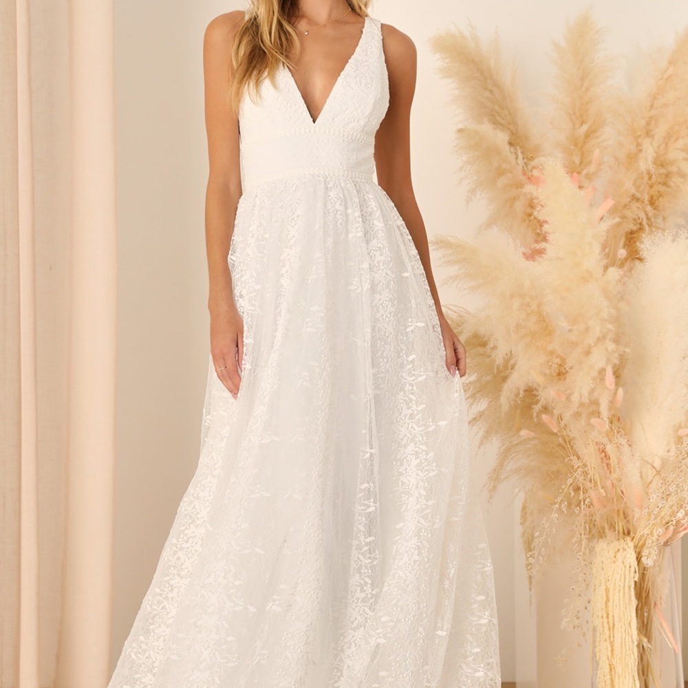 Elegant White Lace Dress size M new with tag LuLus